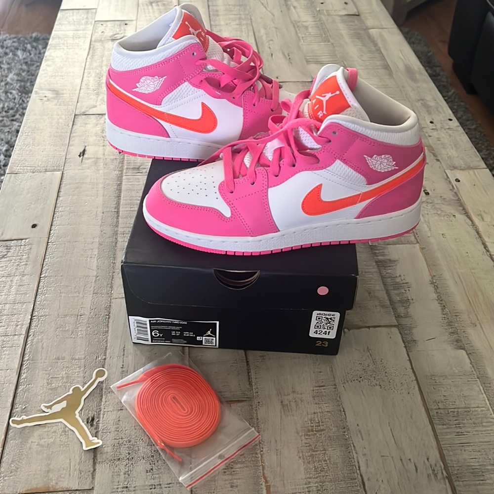 Air Jordan 1 MID
